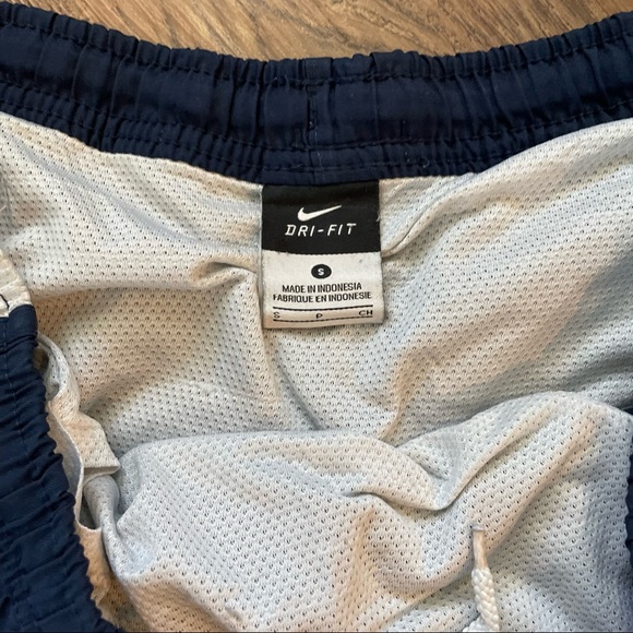 Nike running shorts - Picture 2 of 3